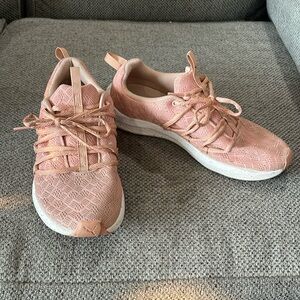 Puma soft foam running shoe